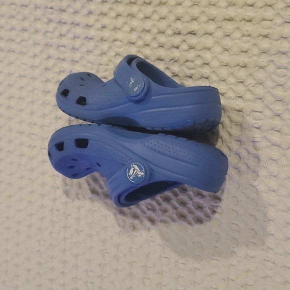 Boys Blue Crocs size 8-9 (5) - Picture 4 of 5